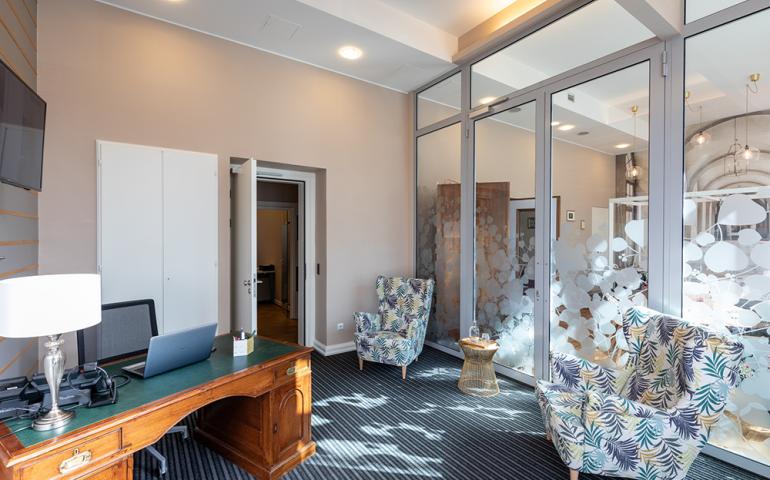 Ginkgo Center: The Avenue